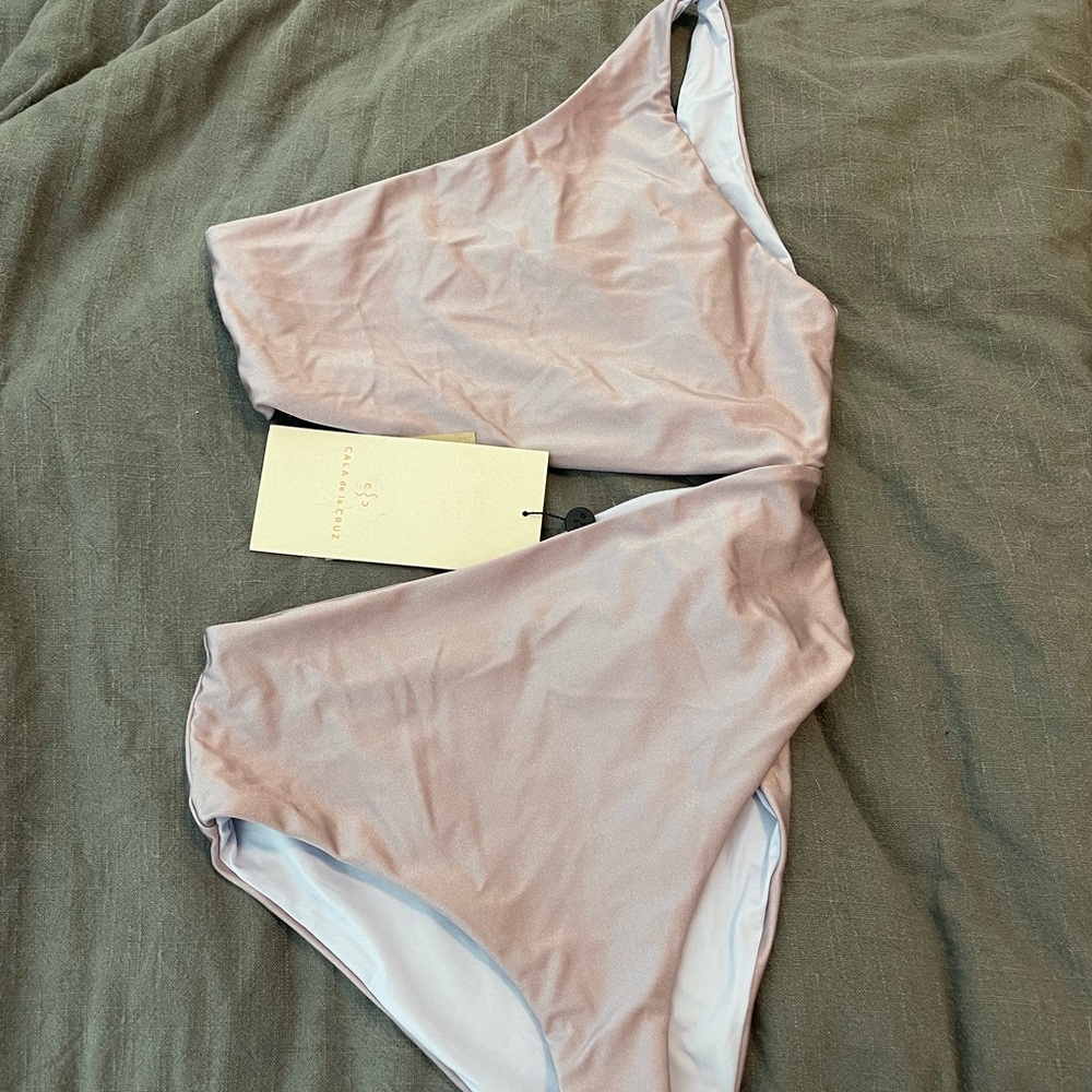 NEW One-Shoulder Swimsuit